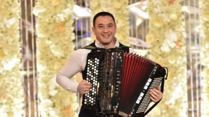 Танылган баянчы Илфат Шәехов белән очрашуга рәхим итегез