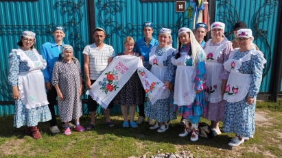 Зур Сәрдек авылында Сабан туена яшь киленнәрнең чиккән сөлгеләрен җыйдылар