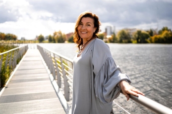 Шагыйрә Фирдәүсә Бикмәтова белән сөйләшәбез