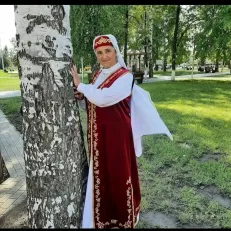 Бездә кунакта - гармунчы, үзешчән сәнгатьткәр Нурдания Низамова