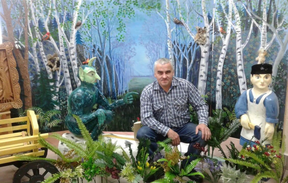 Безгә кунакка агач остасы Ильяс Идиятуллин киләчәк