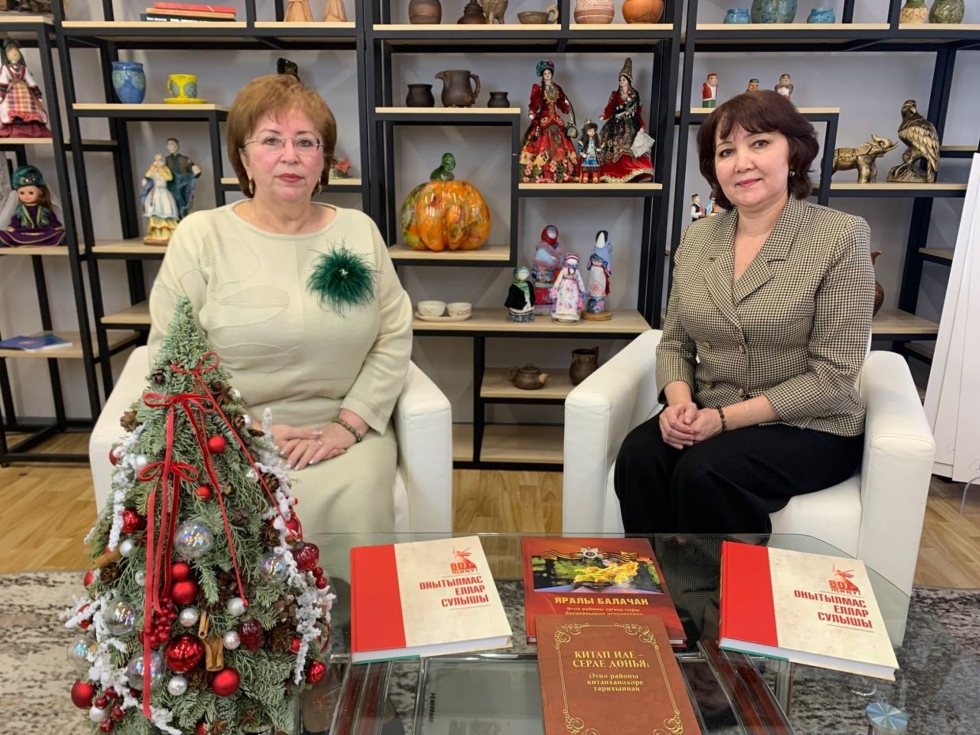 Әтнә Үзәкләштерелгән китапханәләр челтәре директоры Алсу Әскарова белән сөйләшәбезмм