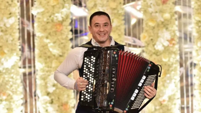 Танылган баянчы Илфат Шәехов белән очрашуга рәхим итегез