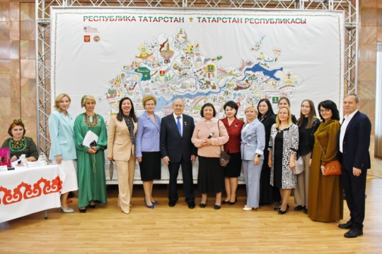 В Государственном Совете презентовали «Вышитую карту Татарстана»