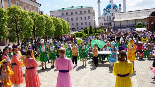 Казан Кирмәнендә халык уеннары гөрләде