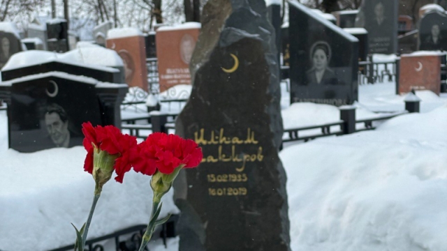 15 февраль көнне җырчы Илһам Шакировны искә алдылар