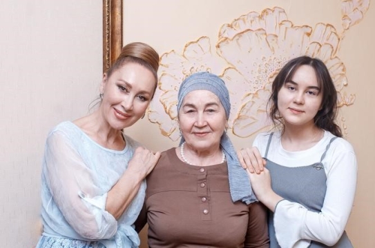 «Милли кунакханә»дә - Резидә һәм Рәйхана Шәрәфиевалар