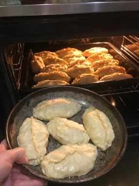 Бәрәңге тәкәсе запекают в духовке