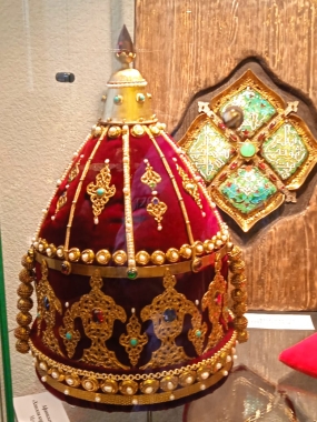 Г.Афанасьева, О.Родионова. Ханская корона. Эмаль.