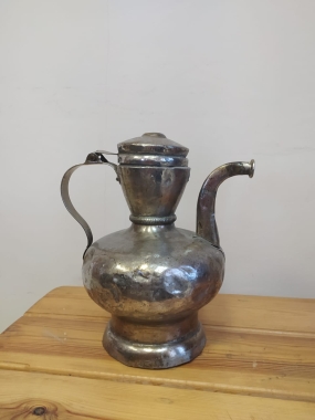 1890 елгы бакыр һәм җиз комган. Казан губернасы Мамадыш өязенең Кукмара бистәсендә сәүдәгәр Н.Д. Володин остаханәсендә ясалган. Комганнар Кукмараның Туган якны өйрәнү музеенда саклана