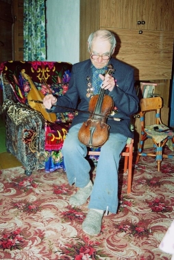Туктаров Т.Т. Фото из экспедиции в д.Тагашур, Балтасинского района РТ, 2005г.