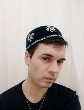 Нурислам Сираҗиев үзе ясаган түбәтәйдә
