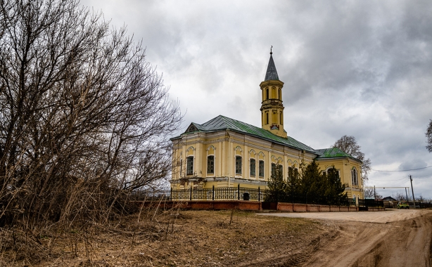 Мечеть в деревне Кшкар Арского района РТ. Год постройки: 1777 г. Одна из древнейших мечетей и медресе в республике
