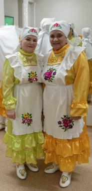 Мәдәният йортының директоры Гөлфия Мәгъсумованы һәм сәнгать җитәкчесе Тәнзилә Вәлиева