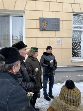 15 февраль көнне җырчы Илһам Шакировны искә алдылар