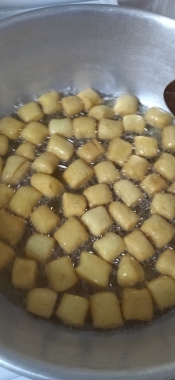Брусочки (төшләр) жарятся в масле
