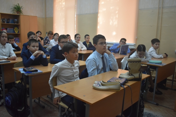 Ученики с интересом послушали о кожаной мозаике