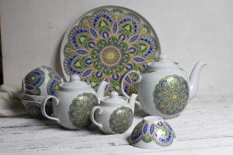 Сервиз с татарским орнаментов. Фарфор, надглазурные,подглазурные краски, золото, люстры с обжигом, 2013 г.