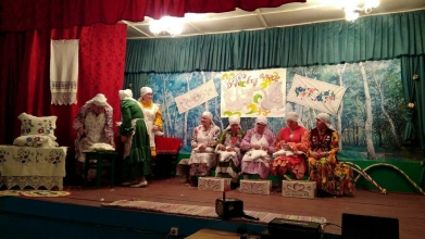 Сцена Карамасарского сельского Дома культуры Апастовского района. Праздник «Каз өмәсе», театрализованное представление, 2017 год