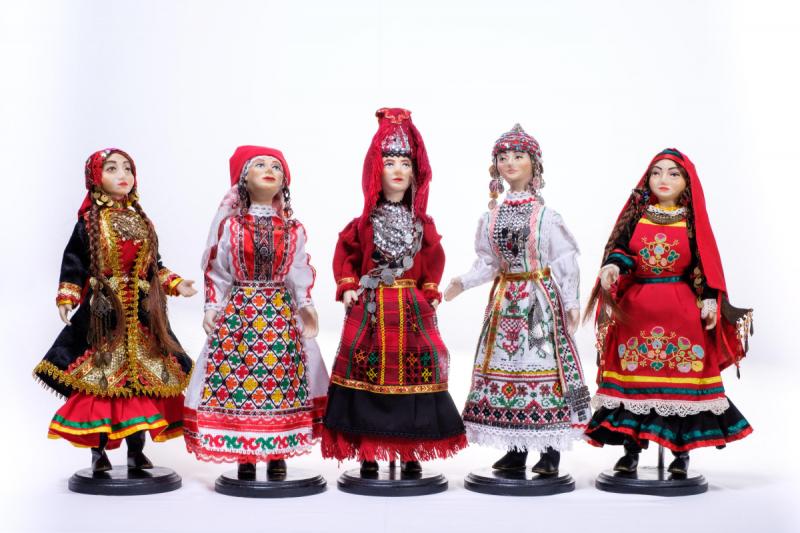 Кукла в фольклорном костюме «Каравон».