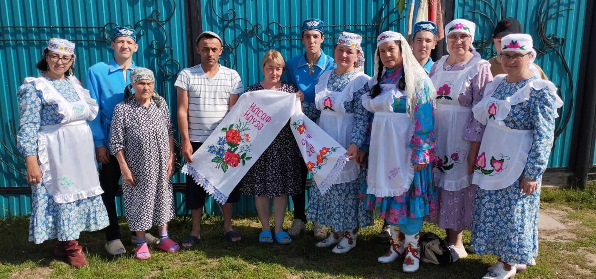 В Большом Сардеке собрали вышитые полотенца для Сабантуя