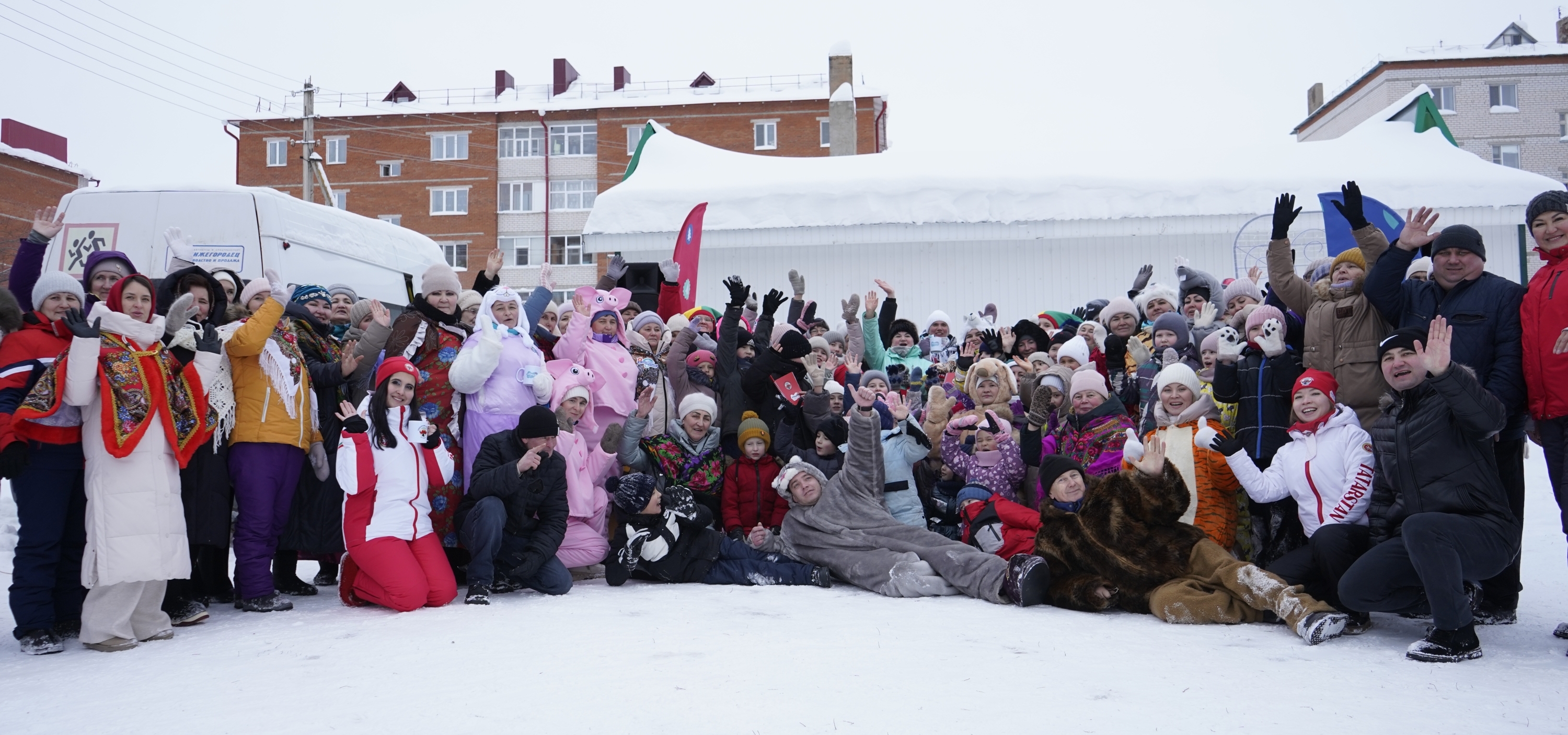 В Кукморе прошел сказочный дворовый карнавал в рамках фестиваля «Күрше»