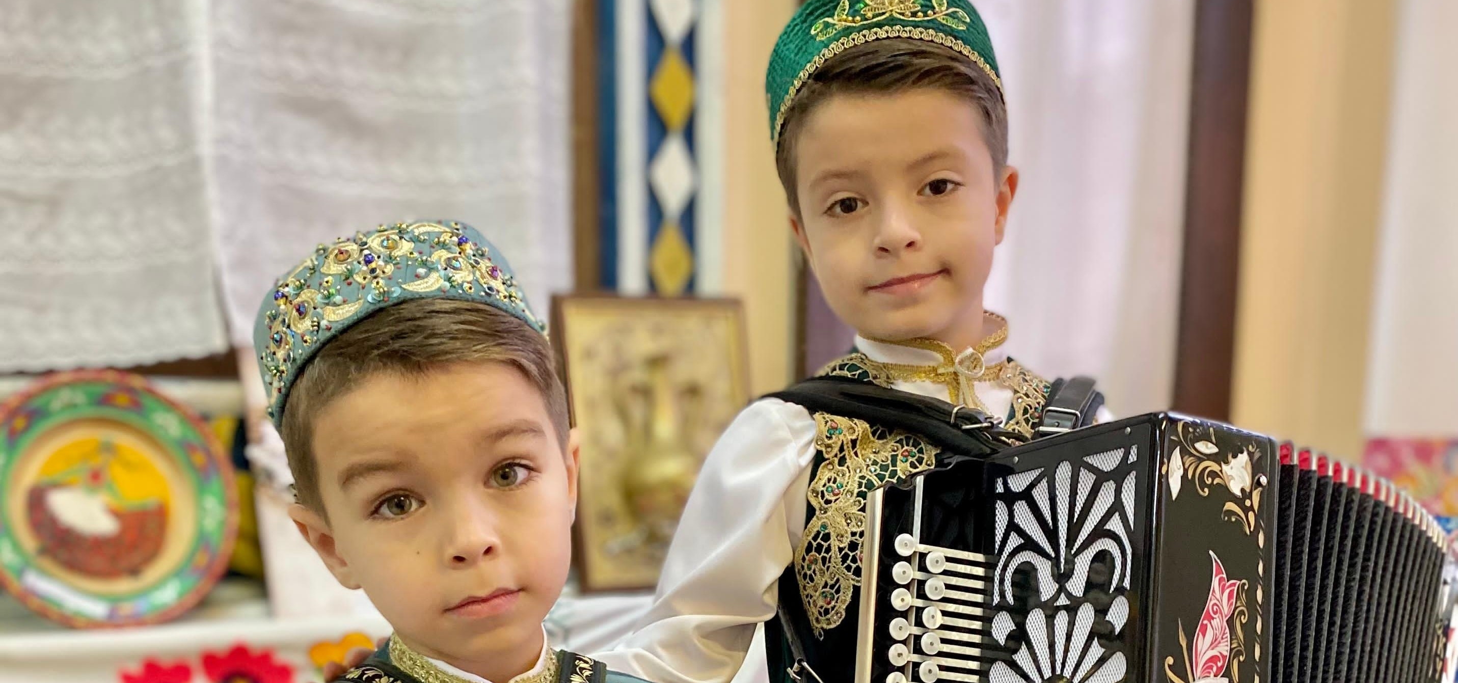 «Милли кунакханә»нең яңа сезондагы беренче кунаклары – яшь баянчылар Аяз һәм Галиәскәр Закировлар