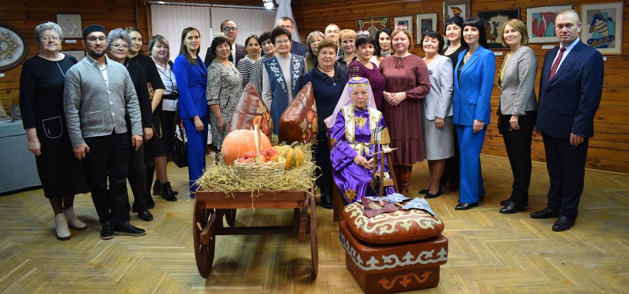 В Арске открылась выставка «Искусство кожаной мозаики»