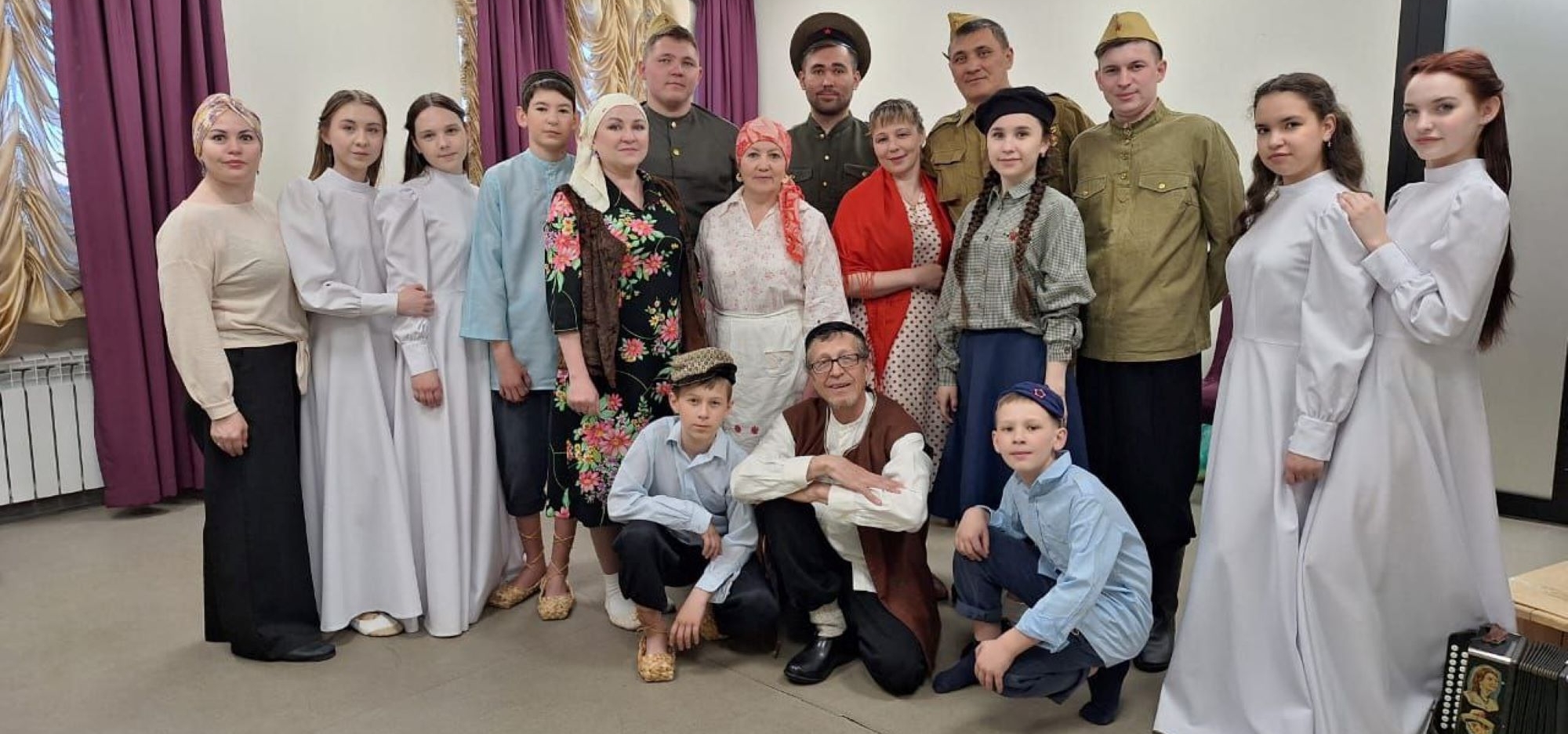 Апаста Җиңүнең 80 еллыгына багышлан «Көзге ачы җилләрдә» спектакле тәкъдим ителде